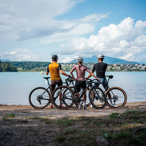 Gravelbike im Herbst, Pause am See